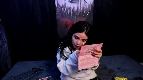 Snapshot of kylie_foxx1 chatting on 10/15/25, 11:38 submissive demon Please help me to reach 500 thumbs up online show from 10/15/25, 11:38