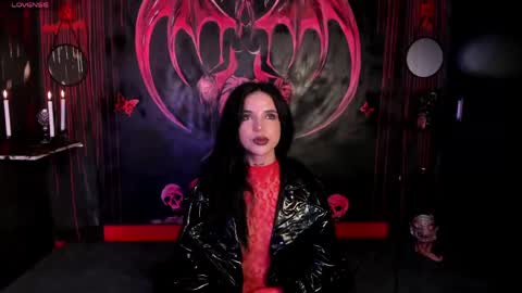 Snapshot of kylie_foxx1 chatting on 05/08/26, 11:43 submissive demon Please help me to reach 500 thumbs up online show from 05/08/26, 11:43