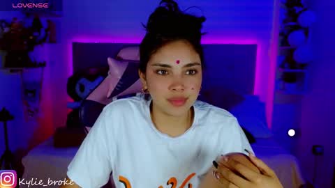 Snapshot of kylie_hottt_ chatting on 12/28/24, 01:29 k ylie online show from 12/28/24, 01:29