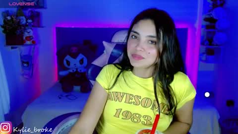 Snapshot of kylie_hottt_ chatting on 12/31/24, 03:12 k ylie online show from 12/31/24, 03:12