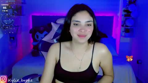 Snapshot of kylie_hottt_ chatting on 01/06/25, 12:05 k ylie online show from 01/06/25, 12:05