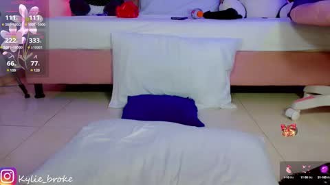 Snapshot of kylie_hottt_ chatting on 01/14/25, 12:43 k ylie online show from 01/14/25, 12:43