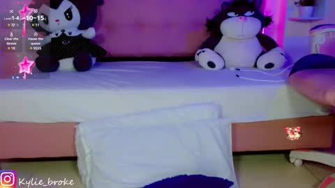 Snapshot of kylie_hottt_ chatting on 01/16/25, 01:27 k ylie online show from 01/16/25, 01:27