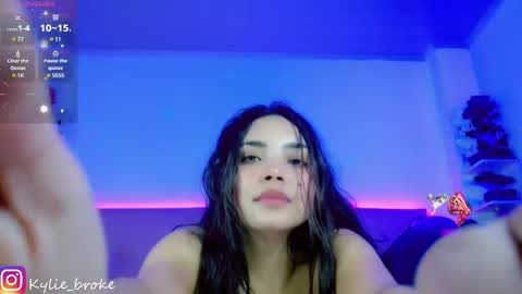 Snapshot of kylie_hottt_ chatting on 02/01/25, 01:02 k ylie online show from 02/01/25, 01:02