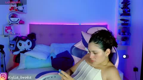 Snapshot of kylie_hottt_ chatting on 02/02/25, 09:56 k ylie online show from 02/02/25, 09:56