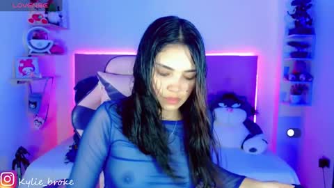 Snapshot of kylie_hottt_ chatting on 02/03/25, 09:18 k ylie online show from 02/03/25, 09:18