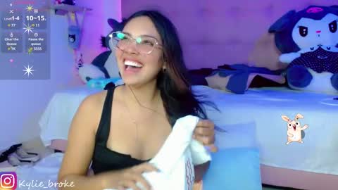 Snapshot of kylie_hottt_ chatting on 02/06/25, 12:11 k ylie online show from 02/06/25, 12:11