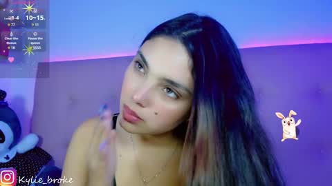 Snapshot of kylie_hottt_ chatting on 02/08/25, 02:04 k ylie online show from 02/08/25, 02:04