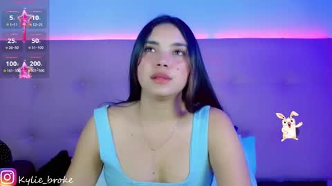 Snapshot of kylie_hottt_ chatting on 02/14/25, 05:09 k ylie online show from 02/14/25, 05:09
