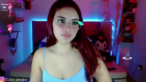 Snapshot of kylie_hottt_ chatting on 09/24/25, 09:40 k ylie online show from 09/24/25, 09:40