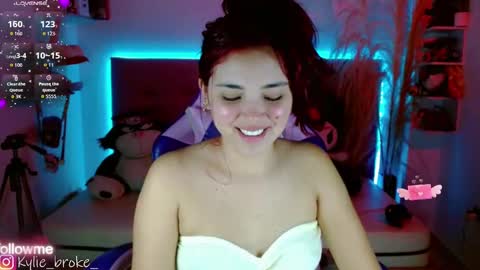Snapshot of kylie_hottt_ chatting on 10/03/25, 10:29 k ylie online show from 10/03/25, 10:29