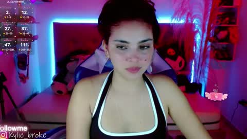 Snapshot of kylie_hottt_ chatting on 10/05/25, 11:35 k ylie online show from 10/05/25, 11:35