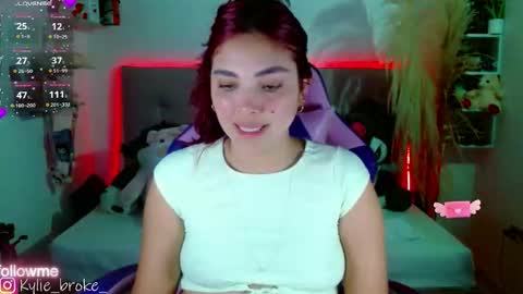 Snapshot of kylie_hottt_ chatting on 10/22/25, 09:25 k ylie online show from 10/22/25, 09:25