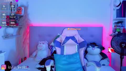 k ylie online show from 02/25/26, 10:19