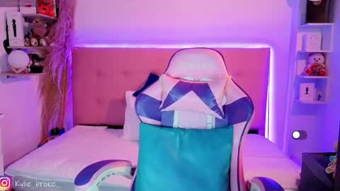 k ylie online show from 04/23/26, 09:17