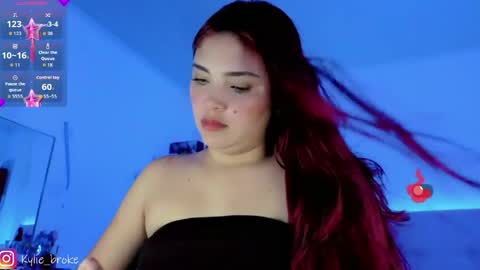 k ylie online show from 04/24/26, 10:23