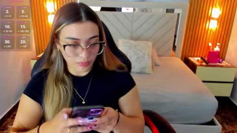 Snapshot of kylie_jones6 chatting on 09/13/25, 03:06 KYLIE online show from 09/13/25, 03:06