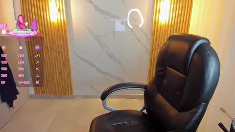 Snapshot of kylie_jones6 chatting on 09/18/25, 02:57 KYLIE online show from 09/18/25, 02:57