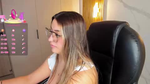 Snapshot of kylie_jones6 chatting on 09/25/25, 02:48 KYLIE online show from 09/25/25, 02:48