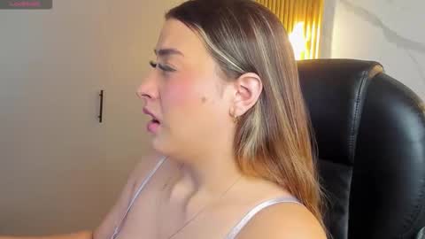 Snapshot of kylie_jones6 chatting on 10/03/25, 02:41 KYLIE online show from 10/03/25, 02:41