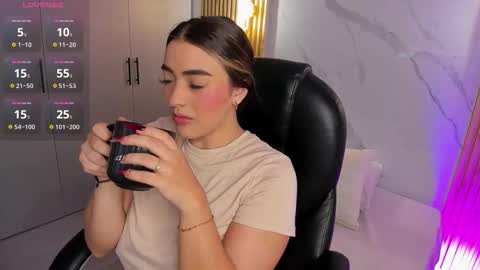 Snapshot of kylie_jones6 chatting on 10/11/25, 02:55 KYLIE online show from 10/11/25, 02:55