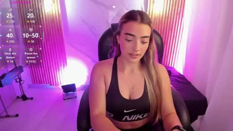 Snapshot of kylie_jones6 chatting on 04/15/26, 03:02 KYLIE online show from 04/15/26, 03:02
