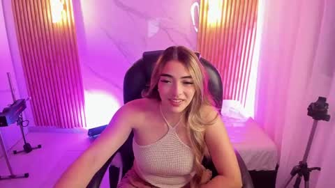 Snapshot of kylie_jones6 chatting on 04/21/26, 03:02 KYLIE online show from 04/21/26, 03:02