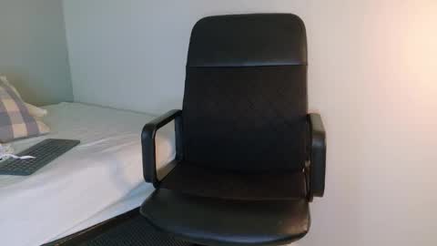 KYLIE  online show from 04/21/26, 02:01