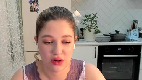 Snapshot of kylieblond chatting on 12/18/24, 05:00 Din online show from 12/18/24, 05:00