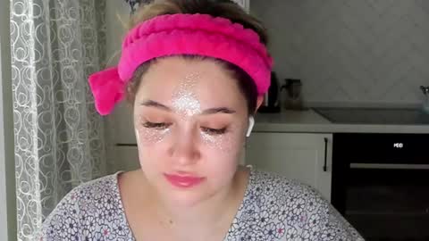 Snapshot of kylieblond chatting on 01/17/25, 10:33 Din online show from 01/17/25, 10:33