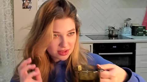 Snapshot of kylieblond chatting on 02/19/25, 09:25 Din online show from 02/19/25, 09:25