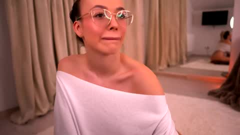 Snapshot of kyliejoyce chatting on 05/18/26, 08:14 Kylie online show from 05/18/26, 08:14