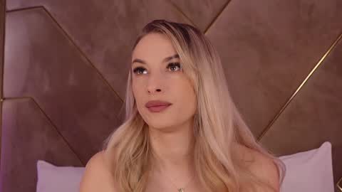 Kylie  online show from 01/21/25, 06:22