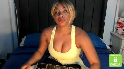kylie white boobs online show from 04/14/26, 07:09