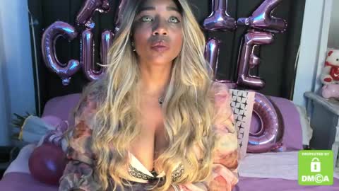 kylie white boobs online show from 04/17/26, 08:01