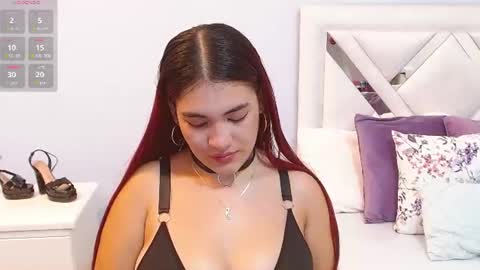 Snapshot of kyliiebaker chatting on 06/12/26, 10:36 Kylie online show from 06/12/26, 10:36