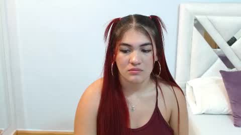 Snapshot of kyliiebaker chatting on 06/25/26, 11:59 Kylie online show from 06/25/26, 11:59