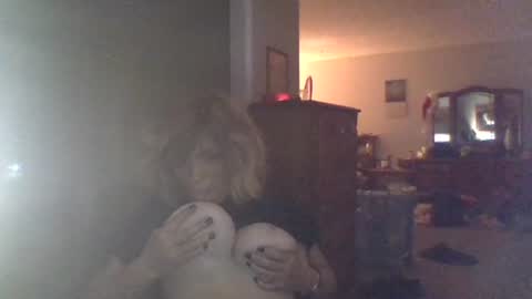 Snapshot of kym12672 chatting on 06/27/26, 01:32 kym12672 online show from 06/27/26, 01:32