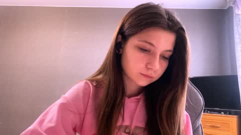Snapshot of kymberlychimes chatting on 04/28/26, 01:49 Kary online show from 04/28/26, 01:49