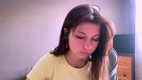 Snapshot of kymberlychimes chatting on 05/18/26, 01:17 Kary online show from 05/18/26, 01:17