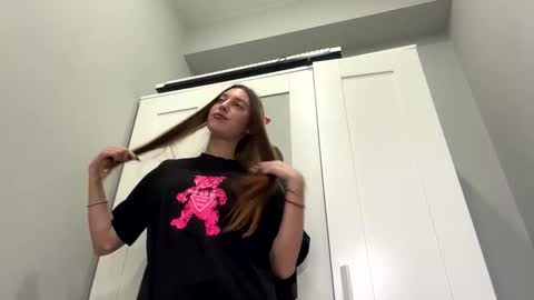 Snapshot of kymberlyrosenlof chatting on 02/26/26, 07:18 Selena online show from 02/26/26, 07:18