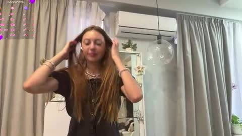Snapshot of kymberlyrosenlof chatting on 07/08/26, 02:16 Selena online show from 07/08/26, 02:16