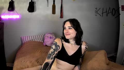 Snapshot of kyrachaos chatting on 05/18/26, 04:07 Kyra Chaos online show from 05/18/26, 04:07