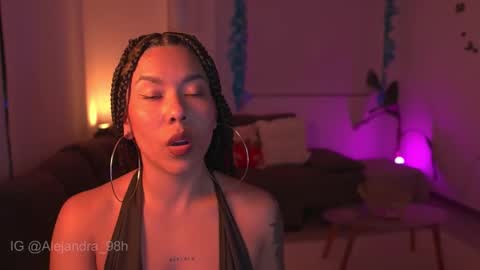 schedule 300 pm - 1100pm colombia time online show from 12/18/25, 01:22