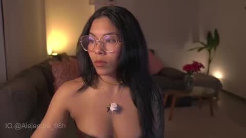 schedule 300 pm - 1100pm colombia time online show from 01/11/26, 04:28