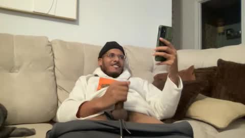 Snapshot of kzen37313 chatting on 01/17/26, 04:22 kzen37313 online show from 01/17/26, 04:22