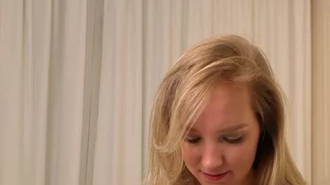 lina online show from 10/12/25, 09:14