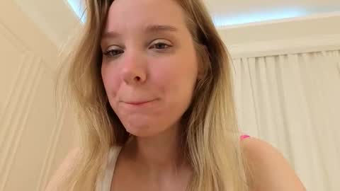 lina online show from 01/12/26, 08:47