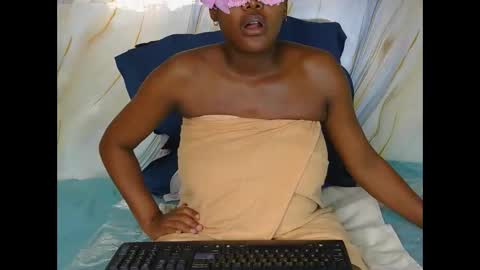 Snapshot of l4_love chatting on 10/30/25, 07:54 l4_love online show from 10/30/25, 07:54