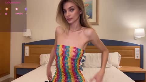 Snapshot of l_0l chatting on 01/04/25, 10:45 Julie online show from 01/04/25, 10:45